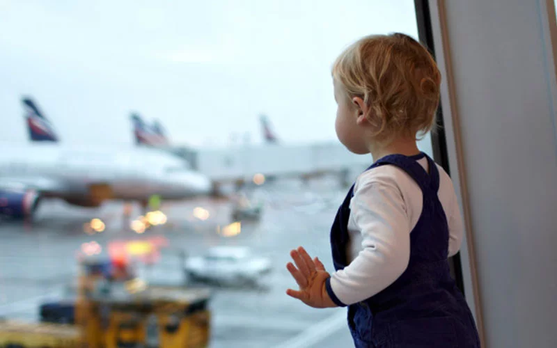 Mês de férias da criançada chegando: saiba como planejar uma viagem com cuidados especiais para os pequenos 5 aeroporto crianca – planejar viagem de férias,mês de férias,alimentação,hospital durante a viagem,assistência médica internacional