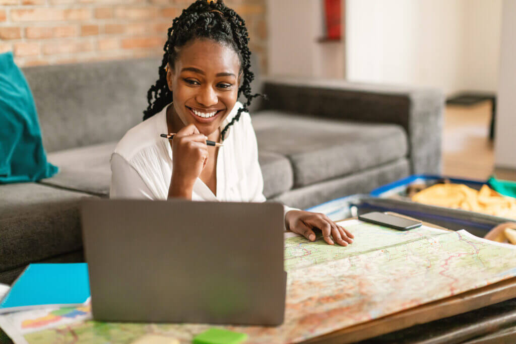 Indenização do Seguro de Viagem: Saiba como solicitar 3 happy black woman planning vacation with map and l 2023 11 27 05 11 48 utc – seguro de viagem,segurança,indenização
