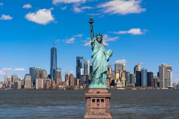 a estatua liberdade sobre cena de nova iorque cityscape rio lado que localizacao e baixo manhattan 41418 3385 &ndash; salvar,dolares,dívida