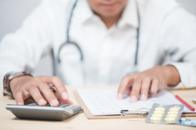 O seguro de viagem pode te salvar de uma dívida milionária 2 conceito de despesas medicas 35048 1178 – salvar,dolares,dívida