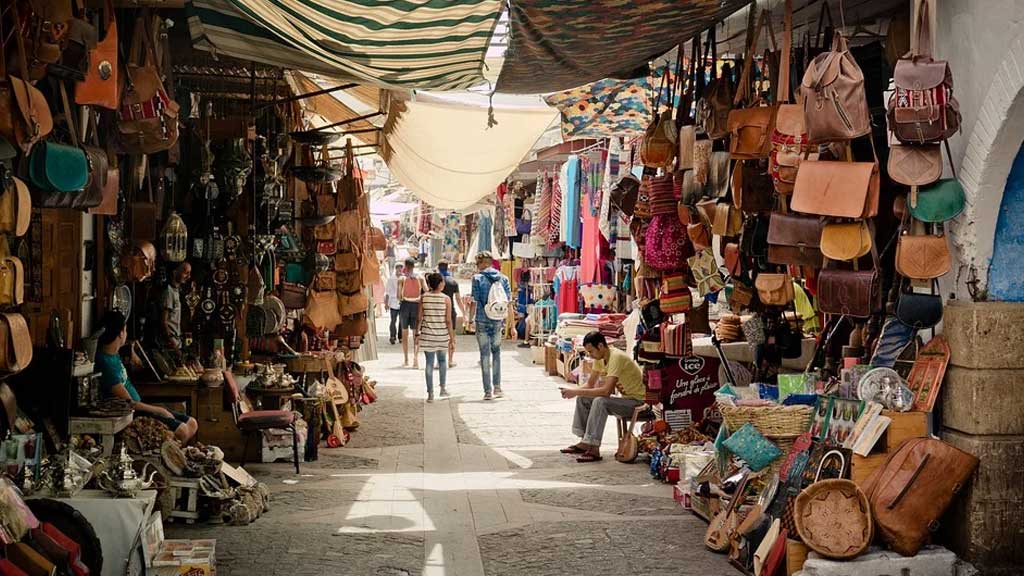 7 destinos mais baratos do mundo: descubra quais são e o que fazer 6 Foto da feira em Meknés em Marrocos