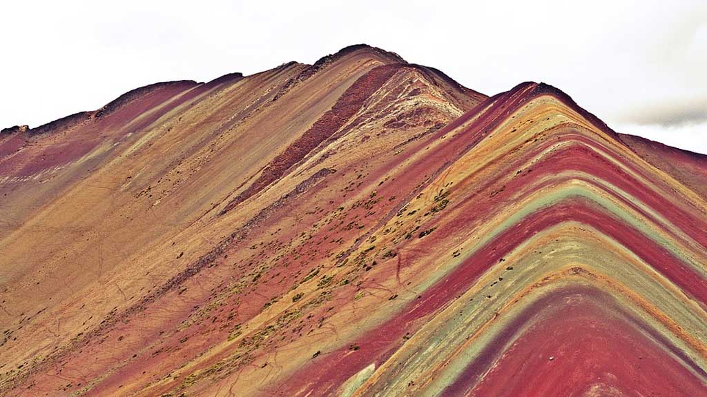 7 destinos mais baratos do mundo: descubra quais são e o que fazer 3 Foto da famosa Rainbow Mountain