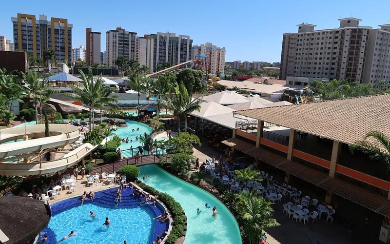 Viajar com crianças: destinos e dicas para ter uma viagem segura e tranquila 4 Imagem das piscinas de Caldas Novas