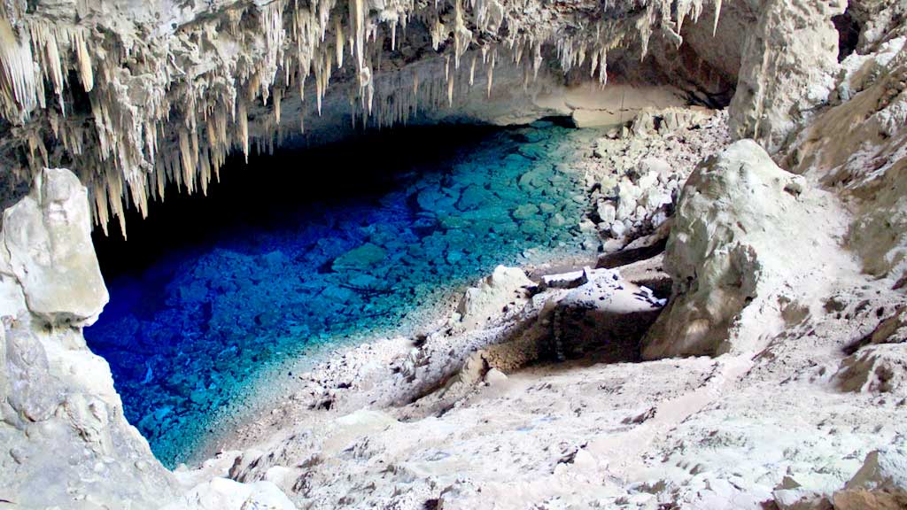 Viajar pelo Brasil: 6 destinos brasileiros que todo mundo deveria conhecer 3 Foto da Gruta do Lago Azul na cidade Bonito em Mato Grosso do Sul