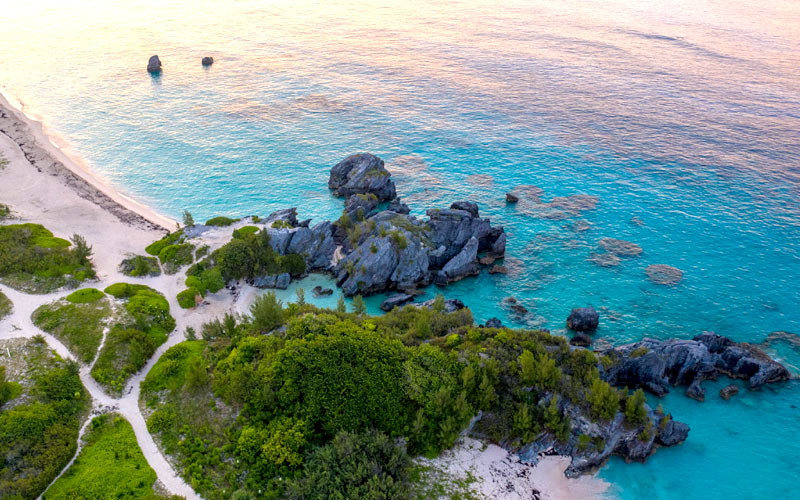 Fronteiras abertas para brasileiros: confira todos os países que brasileiros podem viajar 3 Imagem da praia de Bermudas