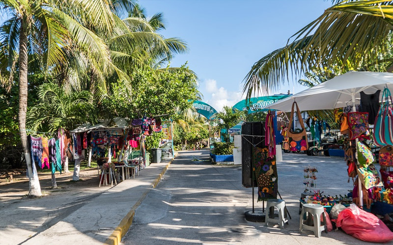 O que fazer em Cancún: descubra os melhores passeios 5 Imagem da feira da Isla Mujeres no México