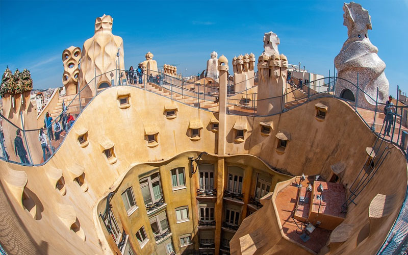 Espanha reabre fronteiras para turistas vacinados: saiba mais sobre o país 5 Arquitetura em Gaudi, Barcelona.