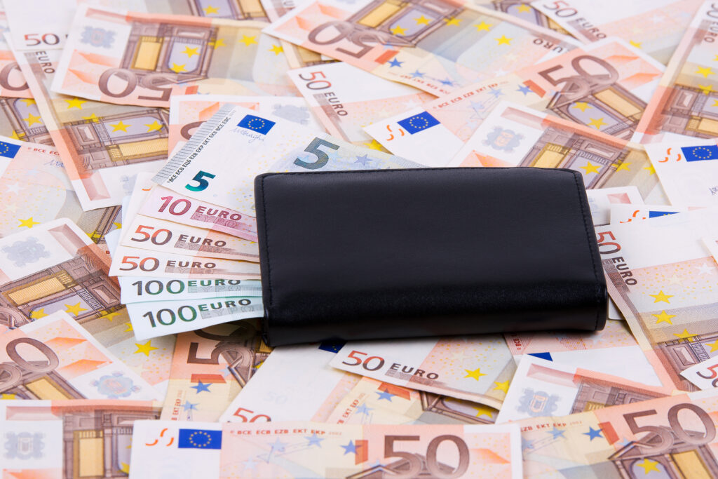 Quanto custa um mochilão pela Europa? 3 Notas de euro
