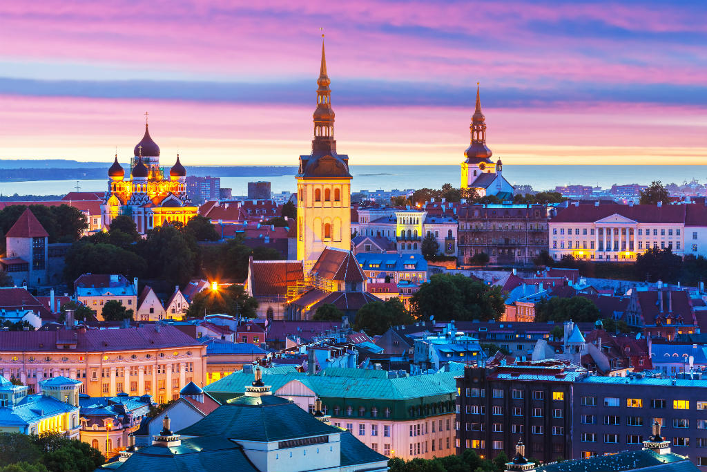 8 lugares inusitados para viajar pelo mundo 2 11.Estonia is – lugares inusitados,viajar pelo mundo,Islândia,Lago Moraine,Waitomo,Bagan,Baía de Halong,Parque Arqueológico de Angkor,Estônia,Pamukkale