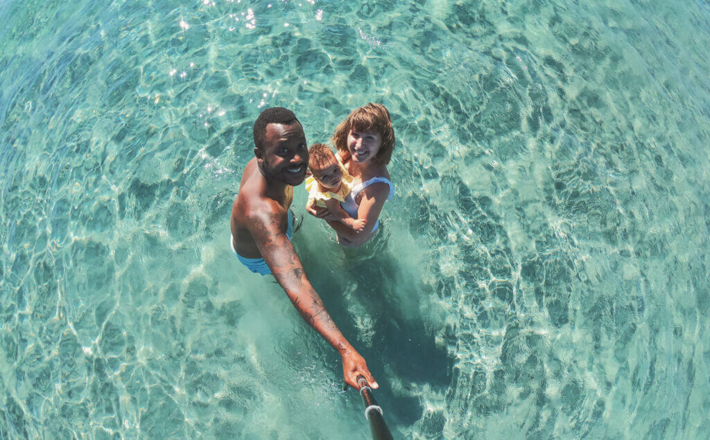Próximo destino: Sardenha 4 having fun in sardinia beautiful sea with family 2023 11 27 05 33 37 utc – Sardenha