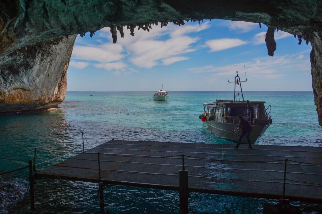 Próximo destino: Sardenha 2 visiting a grotto in sardinia 2023 11 27 04 58 25 utc – Sardenha