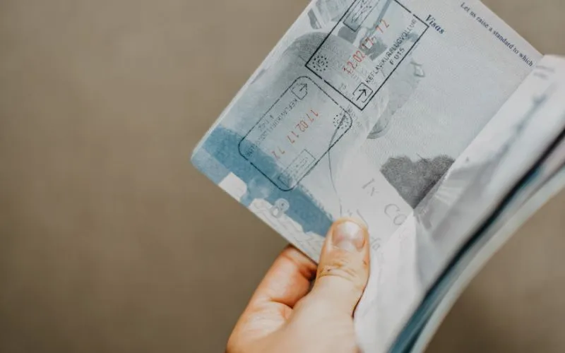 Foto de um passaporte aberto Foto de um passaporte aberto