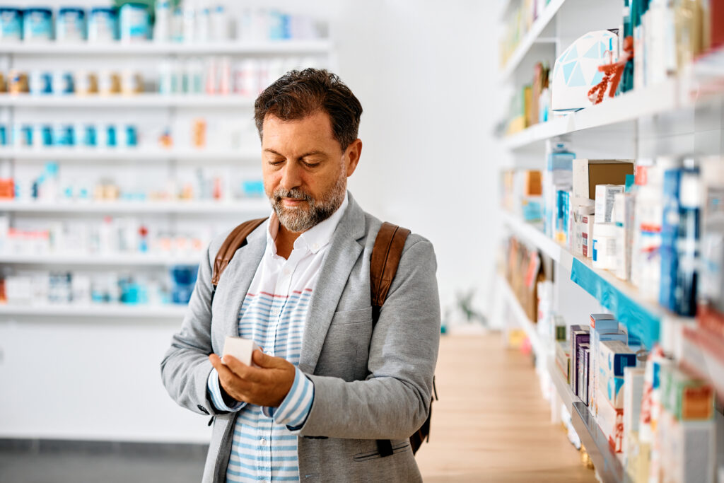 Seguro Viagem: Quais Coberturas Estão Disponíveis para Você? 5 middle aged man buying medicine in a pharmacy 2023 11 27 05 06 27 utc – coberturas,seguro viagem