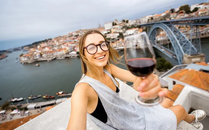 Viagem para Portugal - Guia 5 Dicas Essenciais para a sua Viagem a Portugal: Melhor Época, Clima, Vestuário, Transporte e Documentação