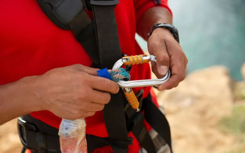 Seguro viagem para esportes 5 Equipamentos e pertences pessoais em viagens de aventuras.