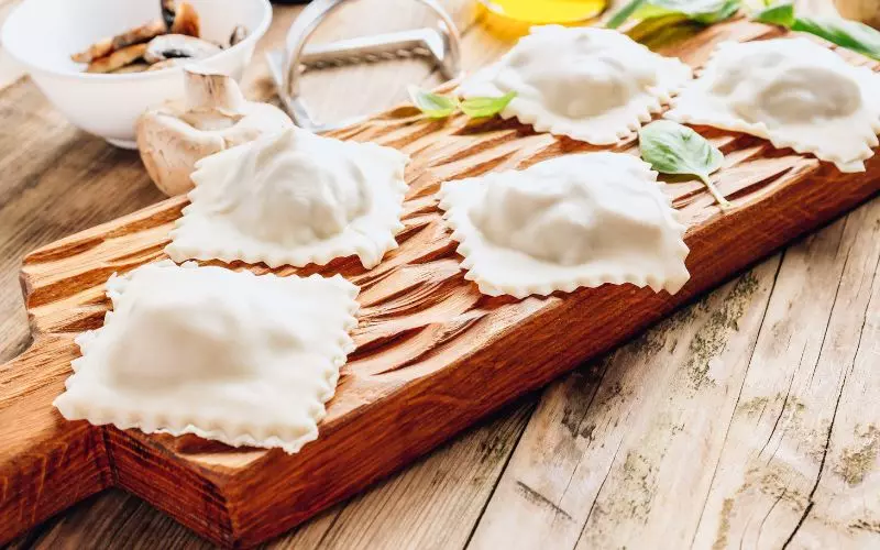 Viagem para Itália Explorando a Fascinante Visão Geral 4 massa caseira-fresca-italiana-ravioli-