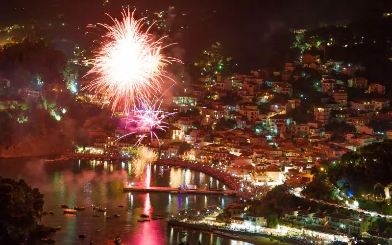 Viagem para Grécia - Guia 2024 5 Encantos Culturais da Grécia: Festivais, Tradições e Celebrações Únicas