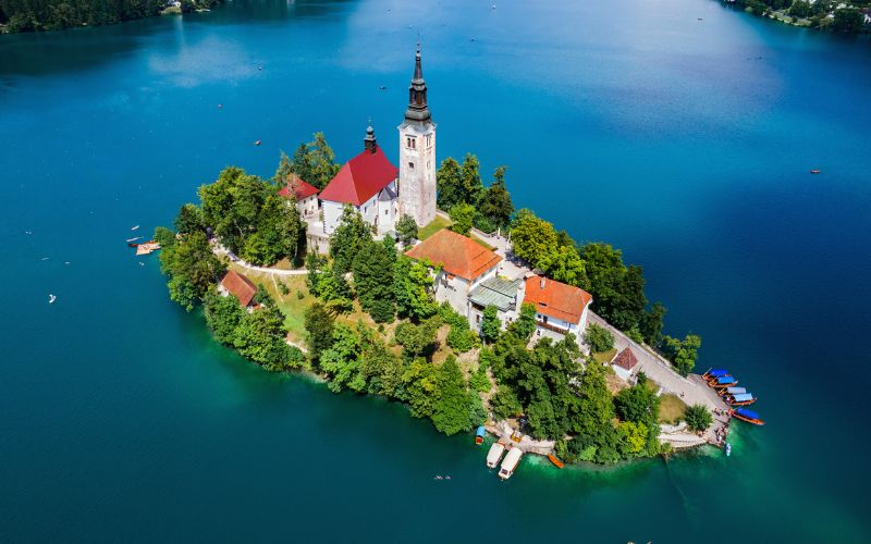 Eslovênia: Clima, cultura e dicas de destinos 2 Eslovenia resort Lake Bled. 2 – Eslovênia,cidade,qualidade de vida