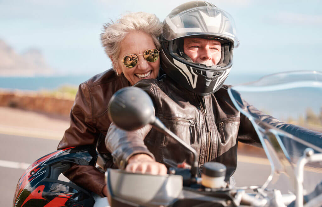 Seguro para viagem de moto 4 travel road trip and senior couple on motorcycle 2023 11 27 05 31 34 utc – viagem de moto,motociclistas,coberturas