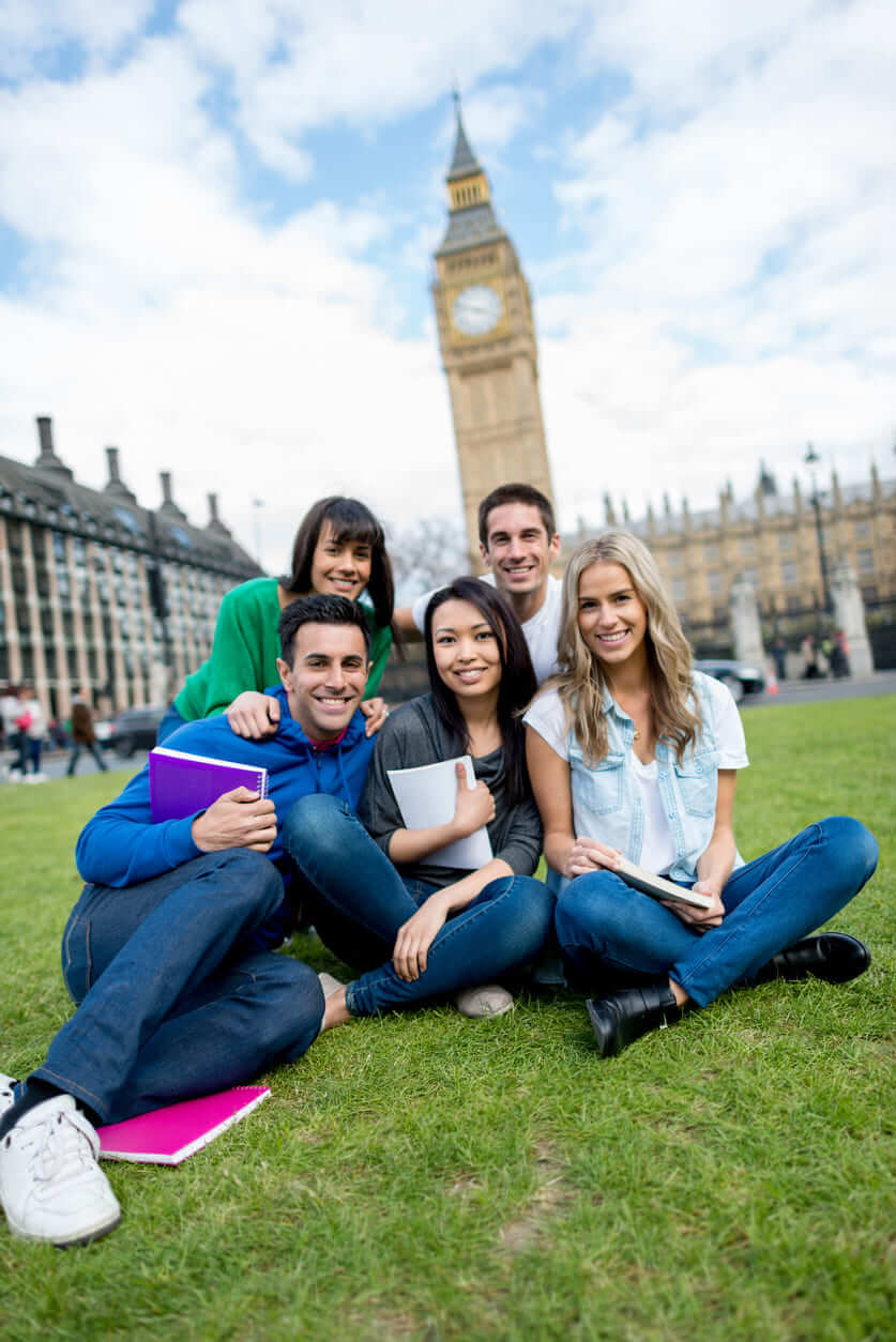 Por que contratar seguro viagem para intercâmbio​