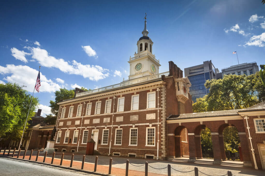 Vista da fachada do Independence Hall, Filadélfia.